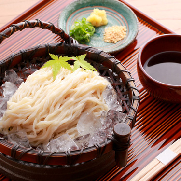 写真:萬治郎自慢の麩麺