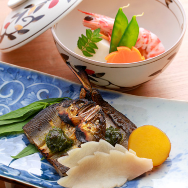 写真:京会席の焼物・炊合せ(煮物)