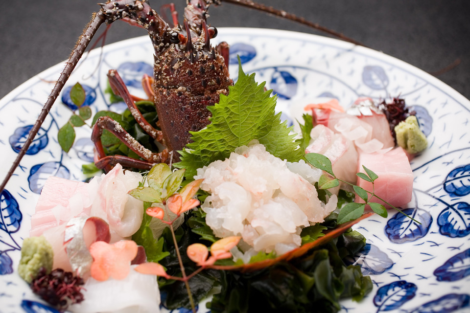 写真:良き日に華を添える萬治郎の懐石料理