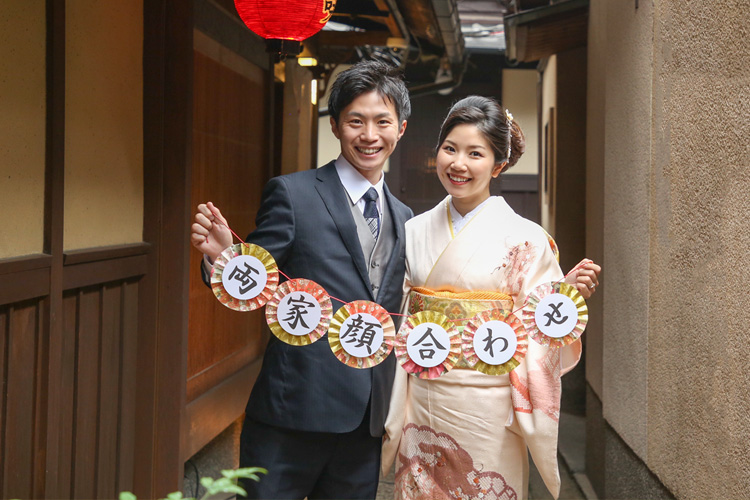 写真:顔合わせの新郎新婦