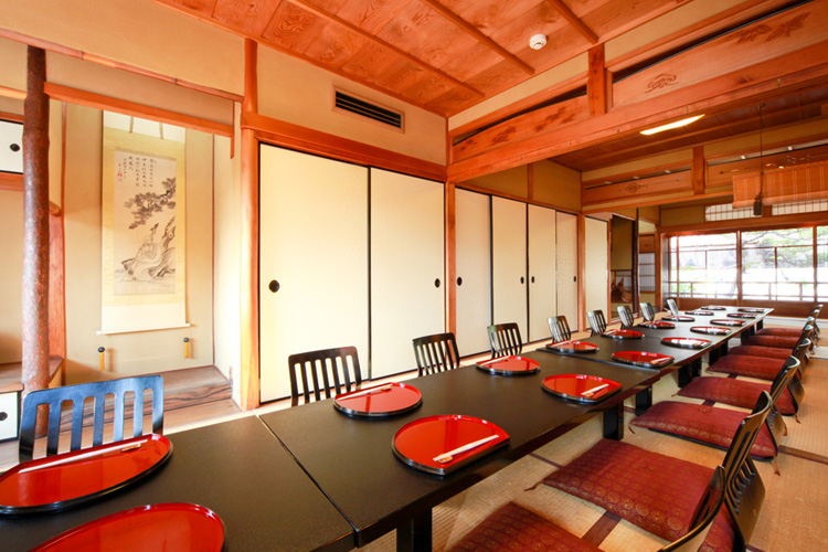 写真:二階の仕切り自由な大広間座敷